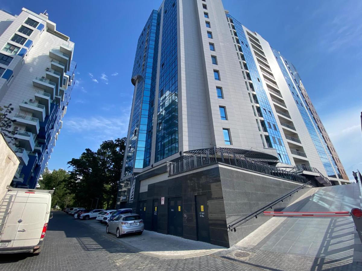 Business Lux Apartment Solomon City Chişinău Eksteriør billede