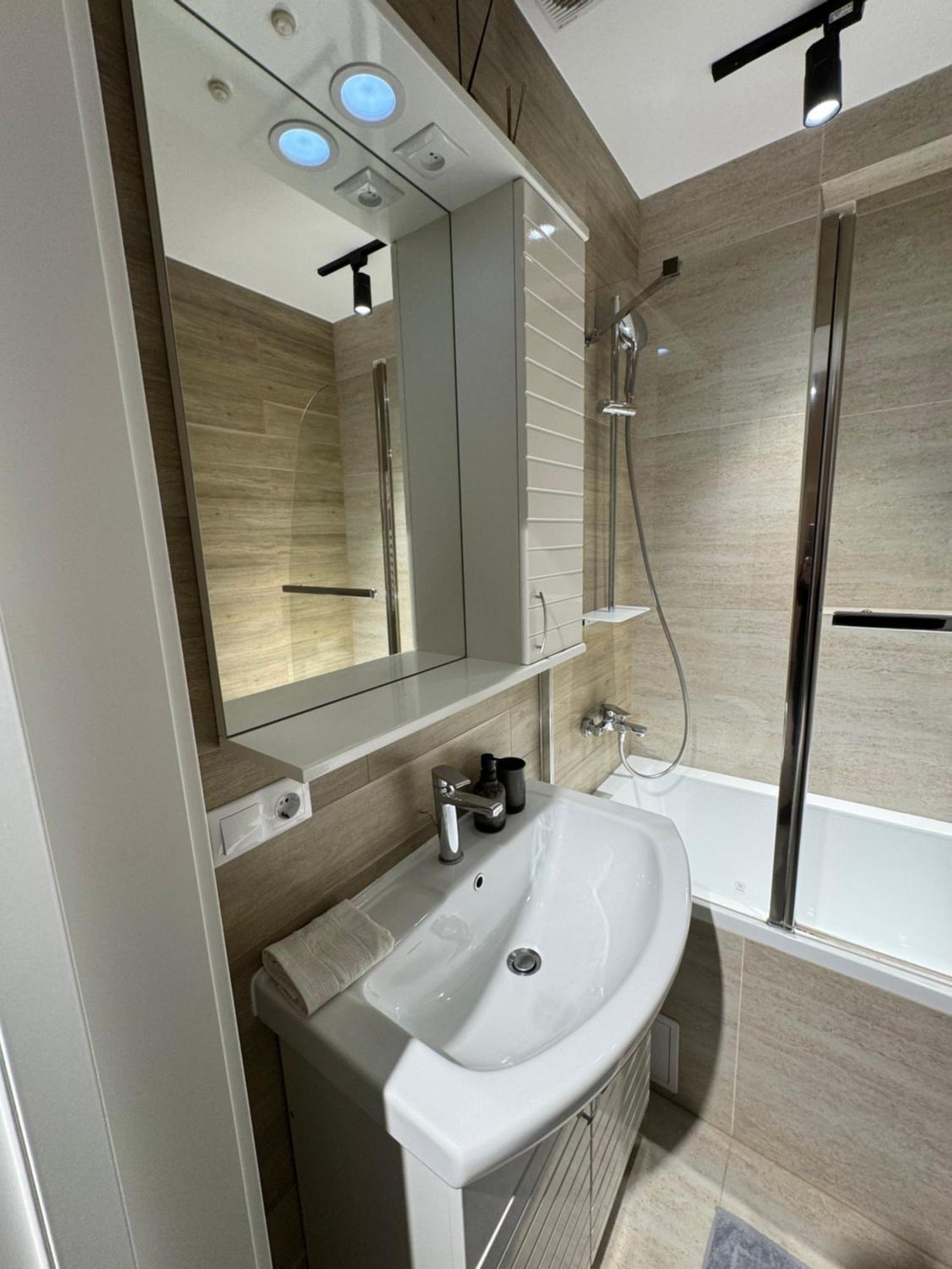 Business Lux Apartment Solomon City Chişinău Eksteriør billede