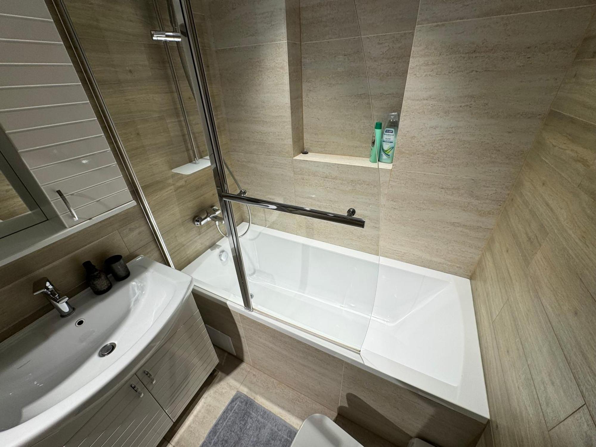 Business Lux Apartment Solomon City Chişinău Eksteriør billede