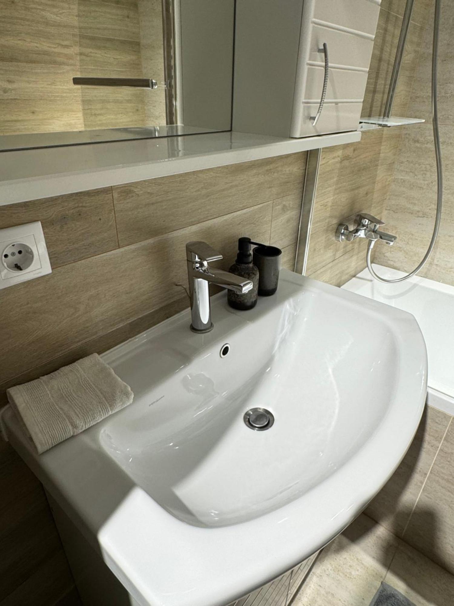 Business Lux Apartment Solomon City Chişinău Eksteriør billede