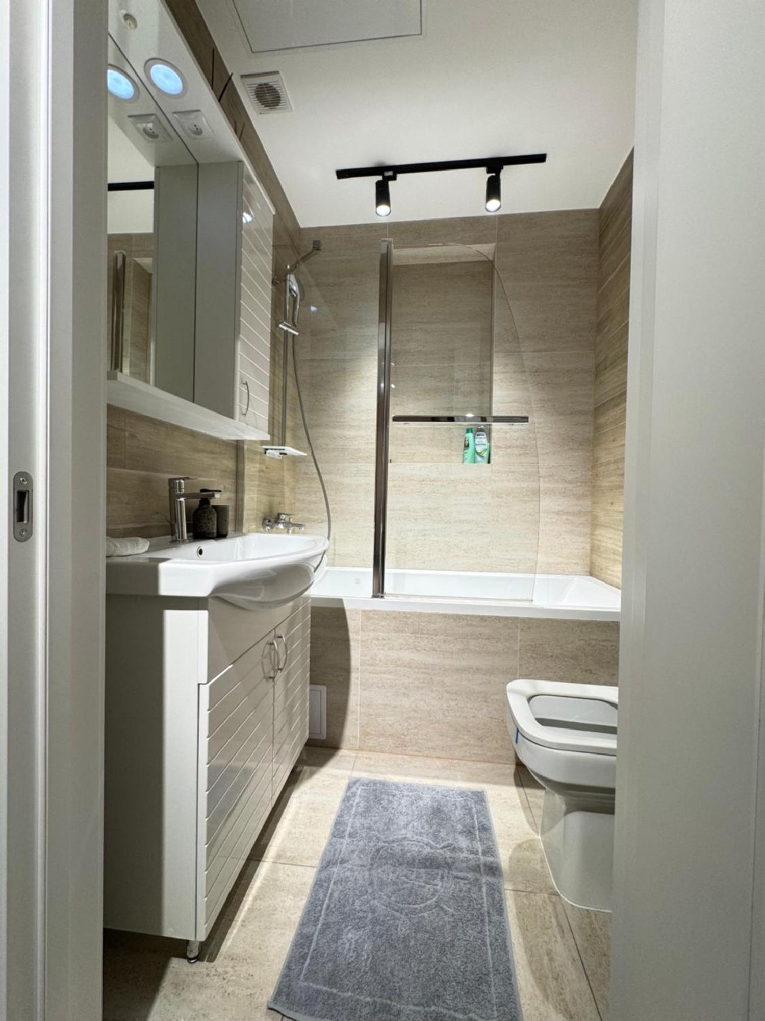 Business Lux Apartment Solomon City Chişinău Eksteriør billede